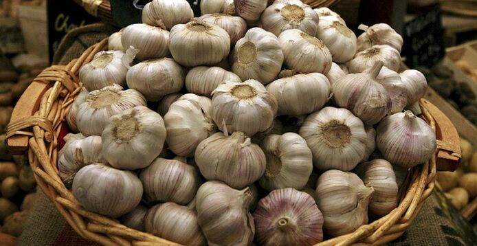 Garlic normalizes blood circulation in the genitals of men